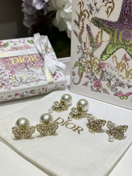 Butterfly Luxury Pearl Earrings Sophisticated With 18mm Hollow Carved Design
