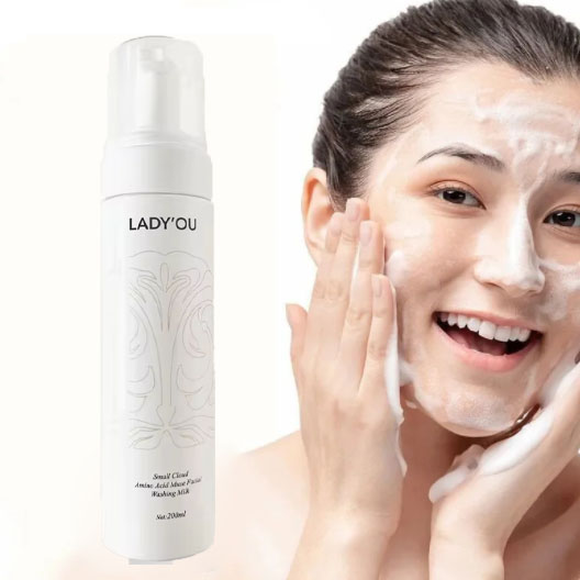 Nettoyage du visage par mousse Nettoyage profond du contrôle des huiles Humectant élimination des points noirs Soins de la peau Nettoyage du visage Nettoyage à la mousse