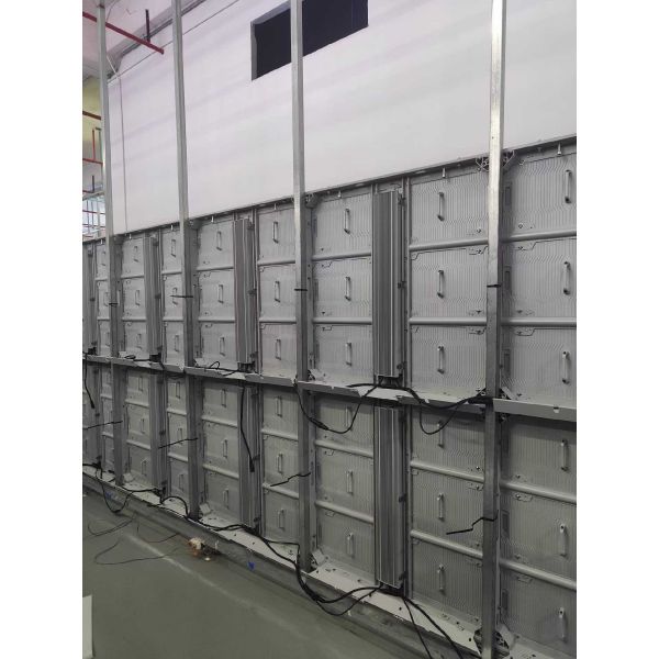 Outdoor Aluminum ScreenThe outdoor aluminum screen is fully waterproof, lightweight, easy to install, and doesn’t need air conditioning.