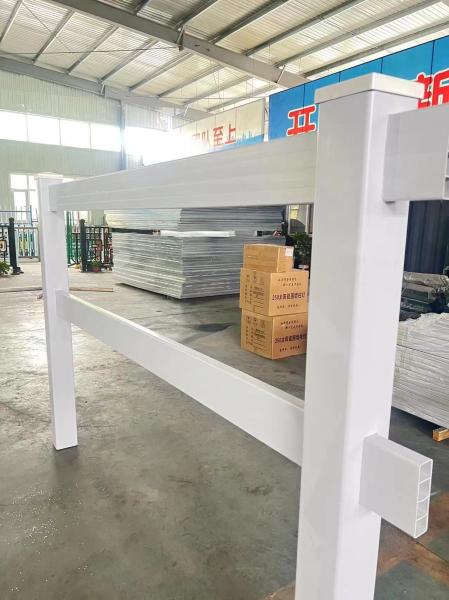 Cavalo amigável do Pvc de Eco que cerca a cor branca 5ft por 8ft 4 trilhos