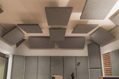 Panneau acoustique en tissu enveloppé pour plafond de studio