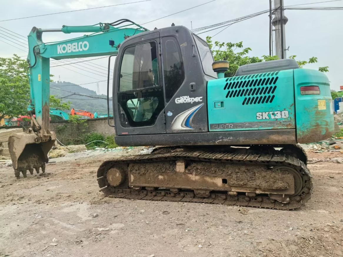 13тонные экскаваторы Kobelco Sk130 с вместимостью в ведро 0,52 м3