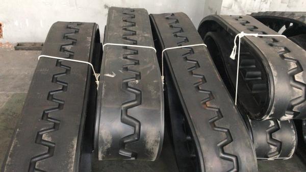 Infrastructure Rubber Tracks Asphalt Paver Parts With 53 Links