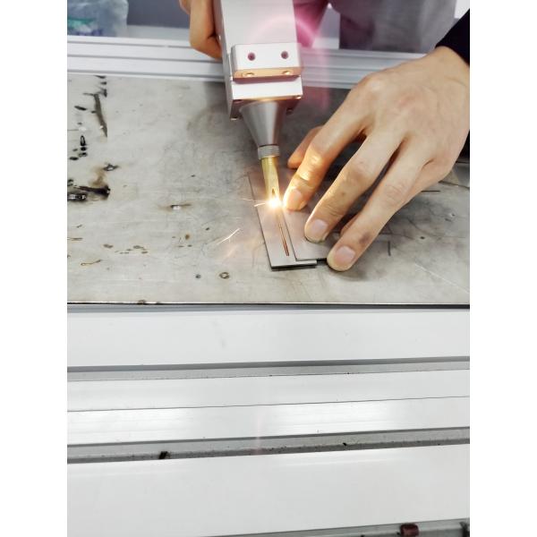 Handheld 1000W 1500W 2000W Laser Welder For Metal Products