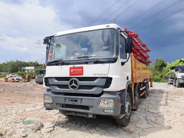52m Mounted Mercedes Chassis Concrete Pump Truck for Sale - Special Price This Month Only!