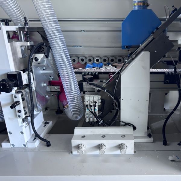 Machine à border les chants automatique 0,7 MPa pour le travail du bois, haute vitesse, 380V, 50Hz