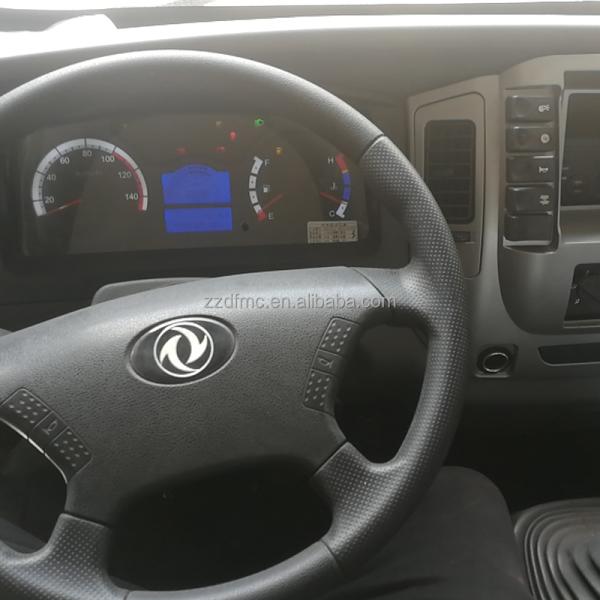 10-12-тонный грузовик с грузовиком с 200-300-литровым топливным баком