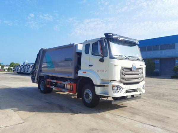 Diesel Garbage Pickup Truck Crushing and Loading Domestic Garbage with Powerful Compressed Truck