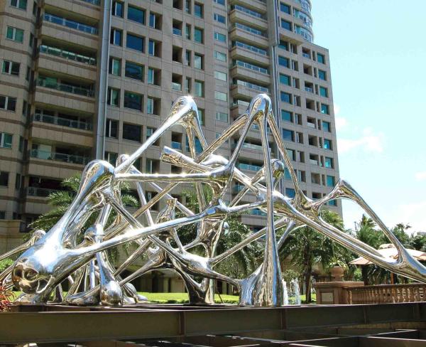 Estilo moderno fora das estátuas do jardim de aço inoxidável com superfície lustrada espelho