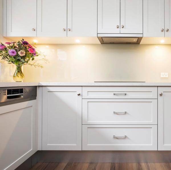 U Shaped White Shaker Lacquer Kitchen Cabinets 18mm HMR Core MDF