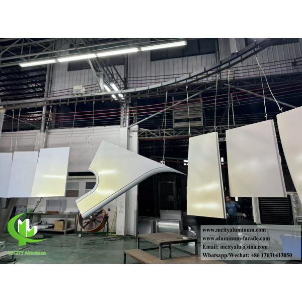 Façades métalliques à double courbe en aluminium massif hyperbolique