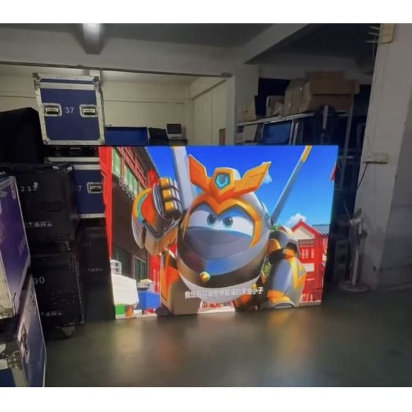 Used Full-color high-refresh-rate P2.6 indoor LED display screen made of die-cast aluminum