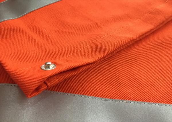 O fogo das mulheres - franco resistente da roupa, o grande e o alto da indústria petroleira da roupa