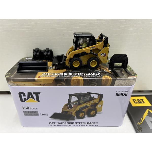 DM 1:50  242D3 Compact Wheel Loader Diecast Alloy Model 85676 Collectible Toy