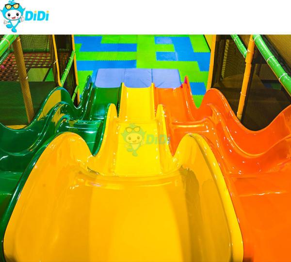 Parcs d'attractions Trampoline Équipement pour enfants Enfants Grand terrain de jeu intérieur