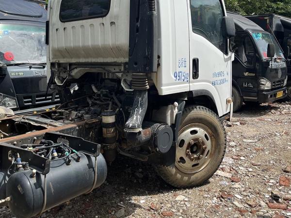 Camiões Usados Isuzu ELF Camião 600p 700P 4X2 Camião Leve Usado 175hp Motor Diesel Camião de Carga