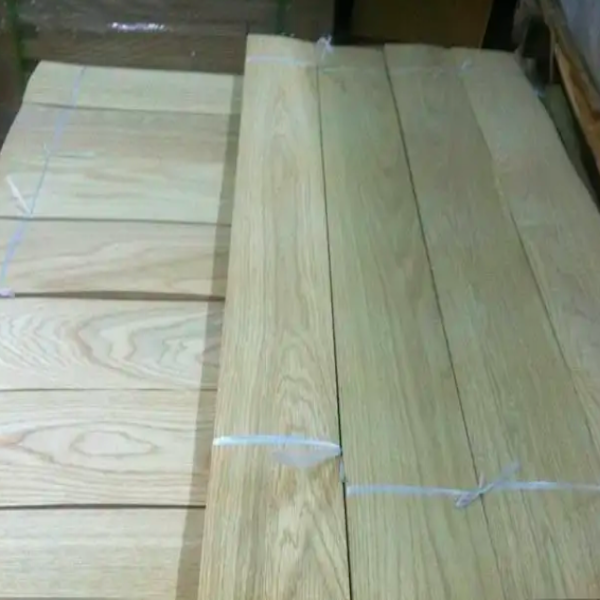 Smooth White Oak Veneer Sheets , 0.45mm Crown Cut Veneer Natural For Decoration