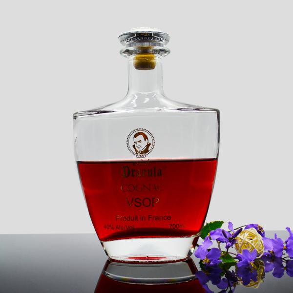 750ml Clear Glass Bottle Vodka with High Flint Glass Material and Cork Sealing Type