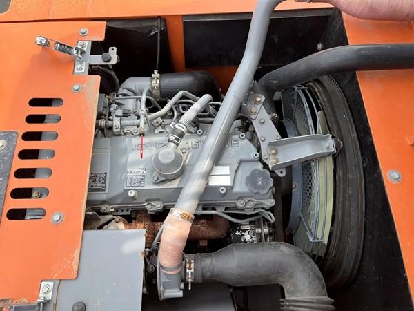 Excavadora usada Hitachi ZX 240 Crawler com potência nominal líquida de 132 KW