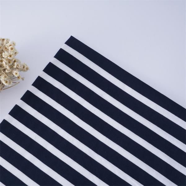Tissu de t-shirt à rayures naturel et simple et confortable