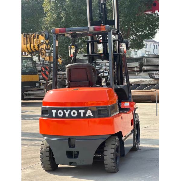 Used Toyota 3.5-Ton Electric Forklift in Vibrant Orange for Safe and Efficient Warehouse Handling