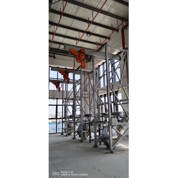 Space Saving Raw Materials Unloading System Bulk Materials Big Bag Unloading Station