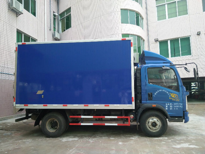 Smooth FRP Refrigerated Truck Body / Truck Fridge Body With High Pressure Vacuum Tech
