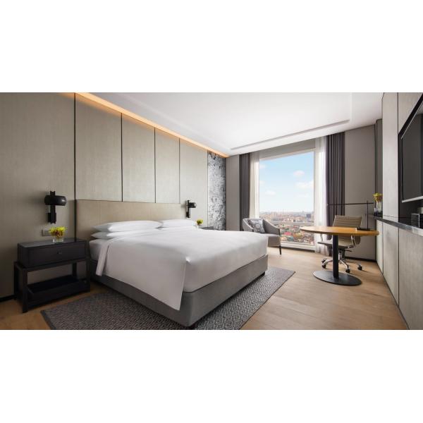 Подгонянные наборы мебели гостиницы свободные кладут в постель + софа + журнальный стол прикроватного столика