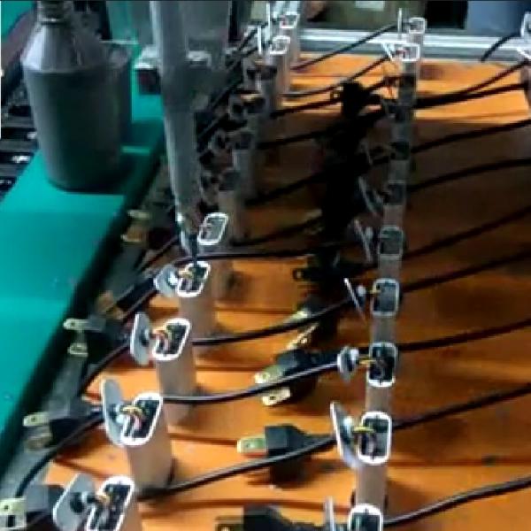 Équipement de dosage d'adhésif PU personnalisable pour une production fluide - Chauffage électrique non inclus