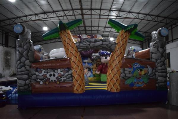 Castelo inflável comercial com tema de pirata com escorrega clássico CE UL SGS