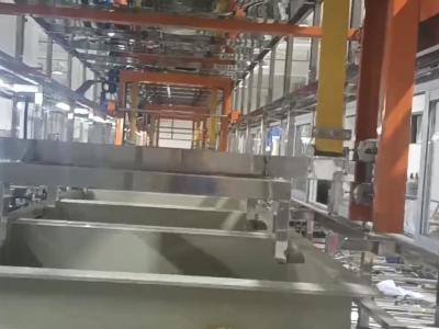 Cadre de panneau solaire ligne d'anodisation automatisée à haute capacité