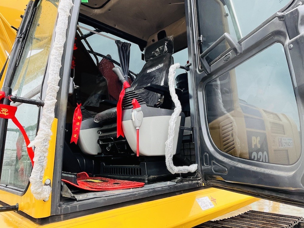 Использованные Komatsu PC220-8 Подержанный экскаватор экскаватор Backhoe 1 CBM Кувшин мощности строительной техники