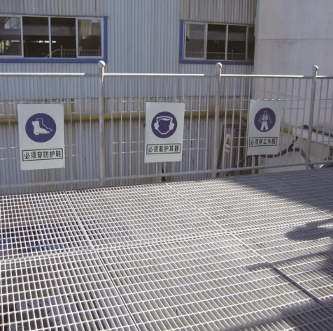 Corrosion Resistant Welded Construction Steel Grating Platforms for Industrial Safety Solutions