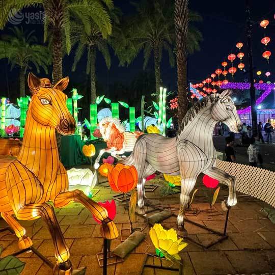Custom Colorful Elephant Family LED Lantern Set, Wild Animal Light Sculptures with Plant Scenery for Park Lantern Festival