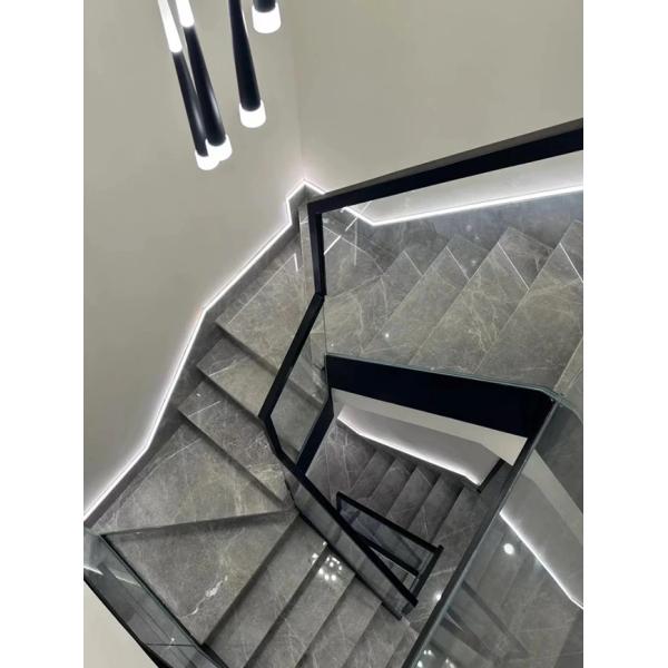 As telhas de mármore da escada da porcelana do olhar 1200x300x170 deslizam não o assoalho exterior