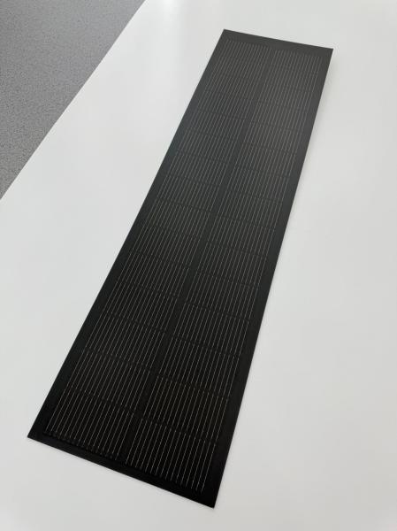 Voltage de fonctionnement optimal 9,59V Panneau solaire BIPV 330W 580W 23,8% Efficacité avec -0,26% Coefficient de température de puissance max.