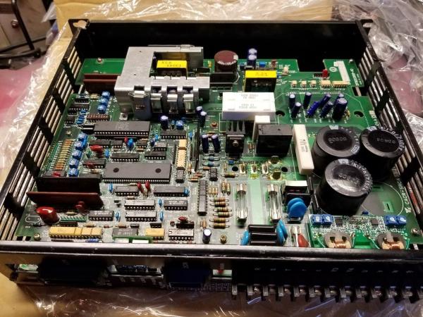 YASKAWA CACR-SR02-AD1-FR |  Movimentação servo 200V   Controlador servo novo original industrial