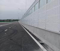 A placa de alumínio das lãs de vidro da barreira do ruído da estrada do painel da placa encheu o tipo da grelha