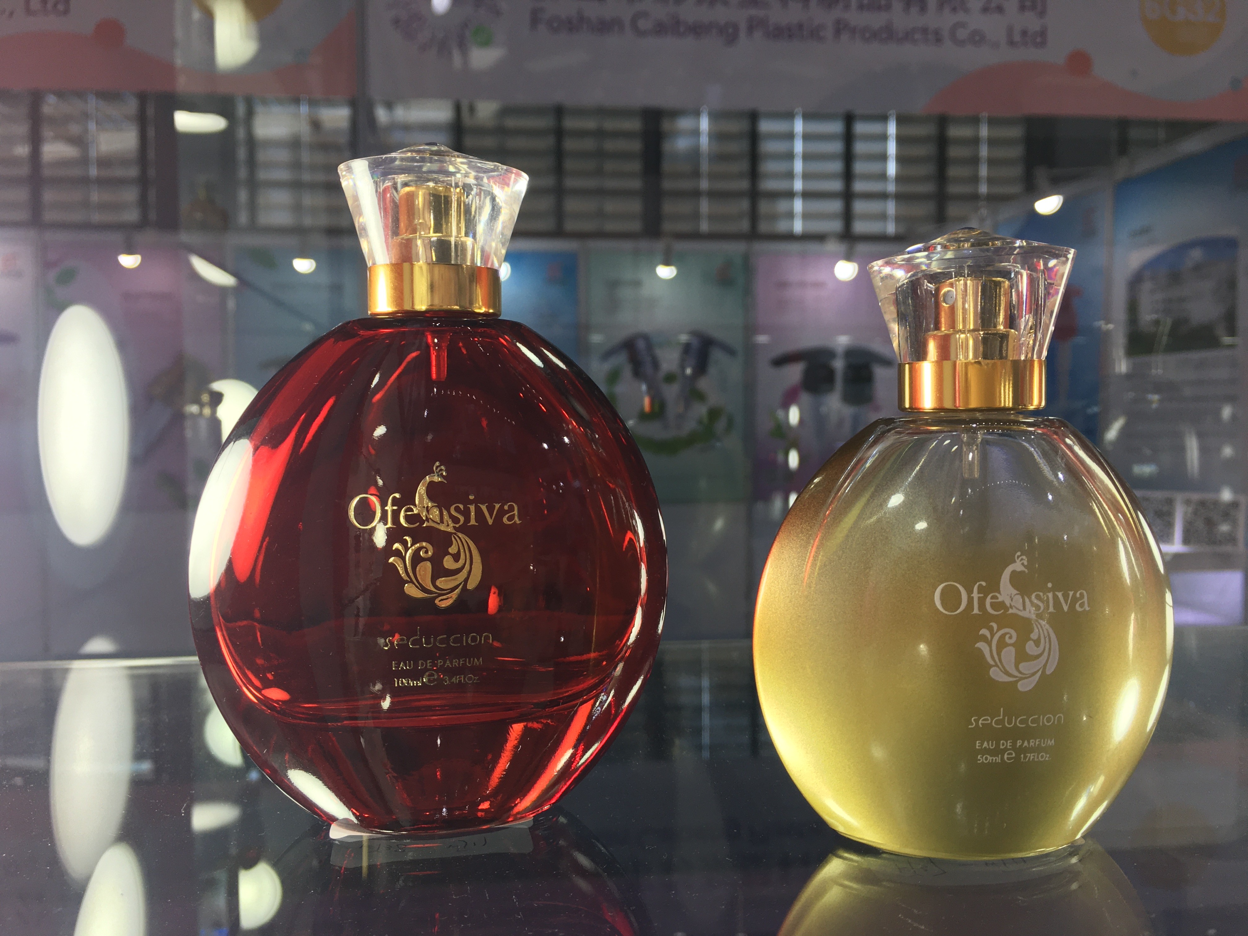 Подгонянный флакон духов верхнего сегмента 50ml 100ml с ясной крышкой Surlyn
