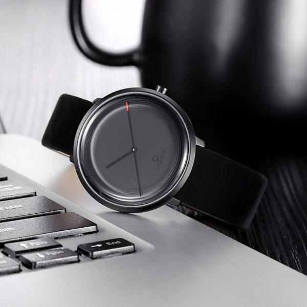 Minimalist Alloy Quartz Watches Classic Men / Women Leather Strap Curve Dial OEM