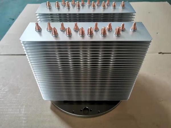 Dissipador de calor empilhado da aleta do dissipador de calor da tubulação da elevada precisão alumínio de cobre para o diodo emissor de luz e o processador central