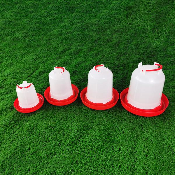 Tradition Plastic Automatic Rooster 5L Drinking Devices Cone Shape Cylindrical Water Feeder Long Lasting