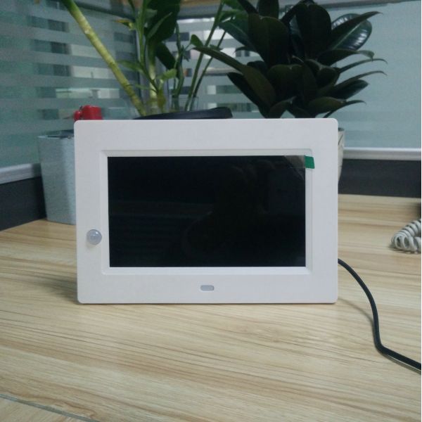 PIR motion sensor operated 7 inch HD LCD digital photo frame for marketing/promotion