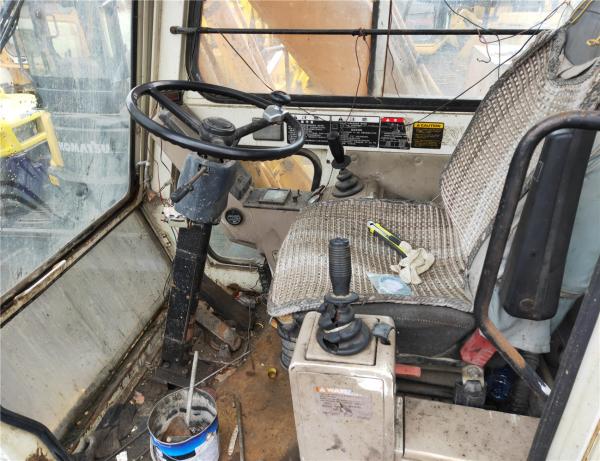                  Used Hyundai R130W Wheel Excavator in Perfect Working Condition with Amazing Price. Secondhand Hyundai Excavator R130W on Sale.             