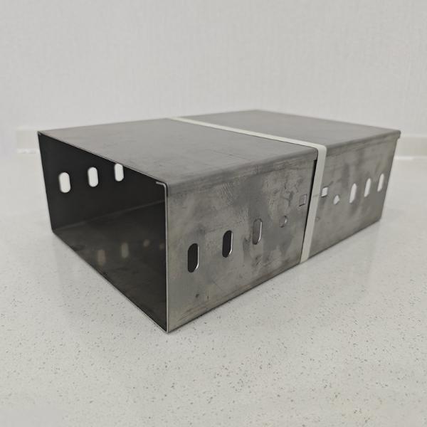 Fireproof Silver Galvanized Steel Cable Tray Corrosion Resistance Wall Mounted