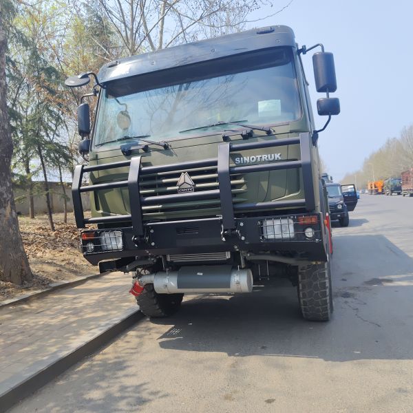 HOWO 6x6 Fuel Tanker Truck with 6×6 Drive, 371HP Engine, and 18000L-25000L Fuel Capacity for Rugged Transport