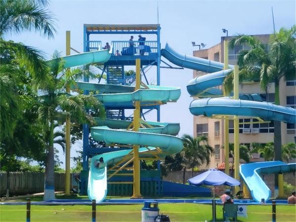 OEM Parque de diversões ao ar livre Jogos aquáticos para crianças Acessórios Slide de fibra de vidro