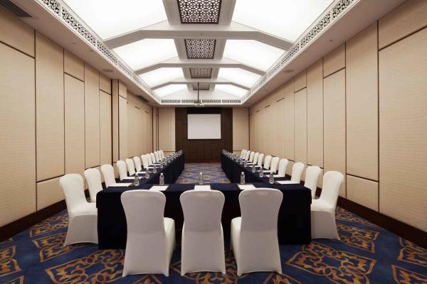 O recurso da mobília de Gleville 3Sudeste Asiático personalizou os grupos de madeira da sala de jantar