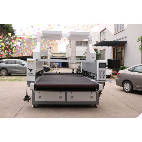 High-Resolution Panoramic Vision CO₂ Laser Cutting Machine with Automatic Pattern Recognition and Edge Tracking for Seamless Fabric and Textile Processing