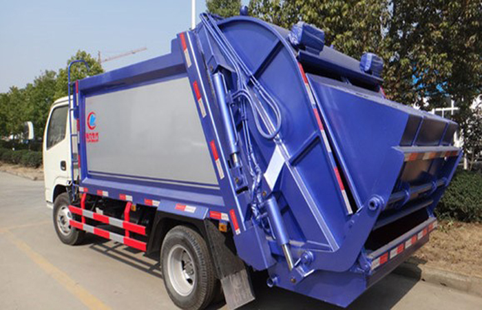 SINOTRUK HOWO обжало тележку 5-6CBM LHD 4X2 ZZ1087D3415C180 собрания отброса